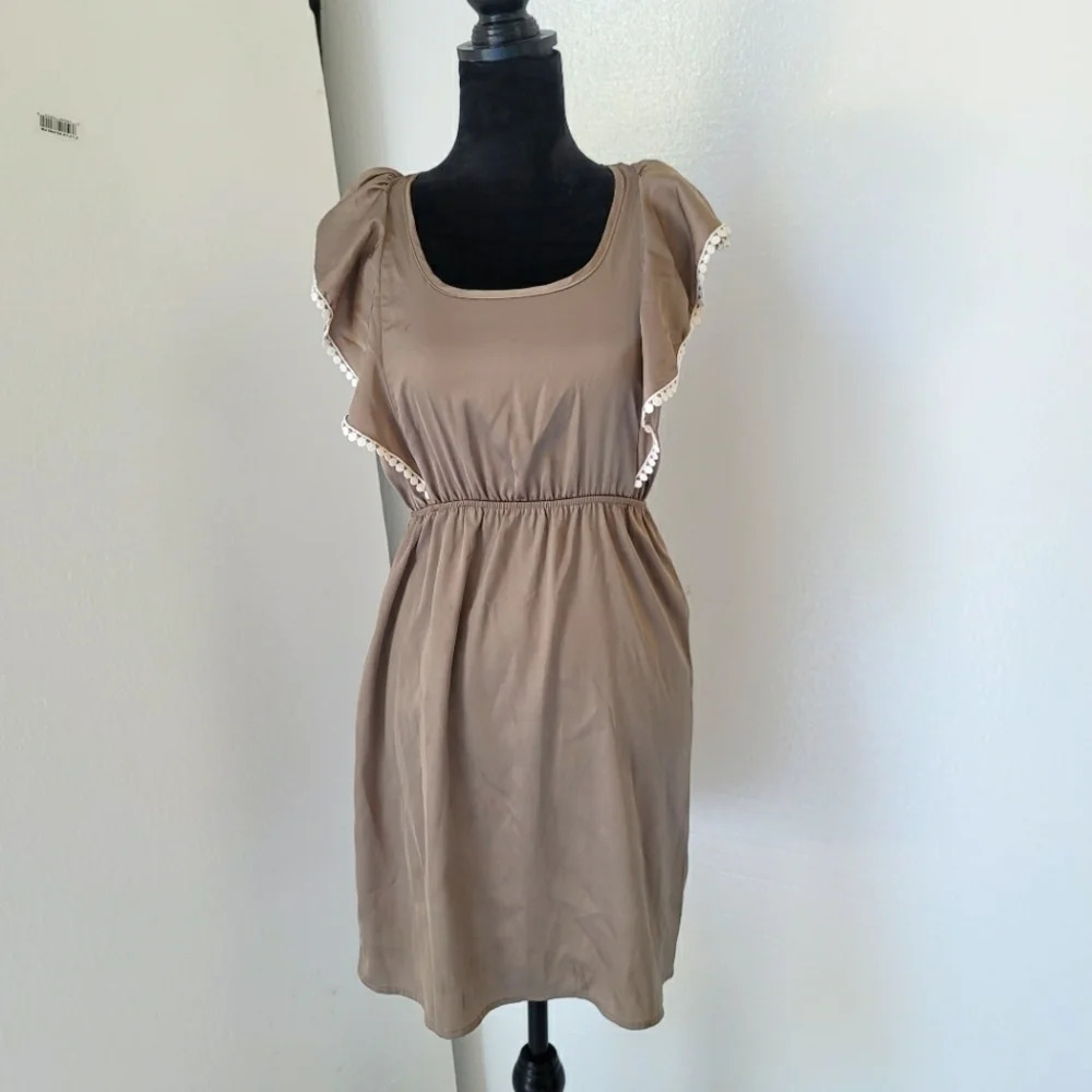 Bee Stitched Size Small Dress Tan Beige White Shirred Waist Satin Ruffle Sleeve